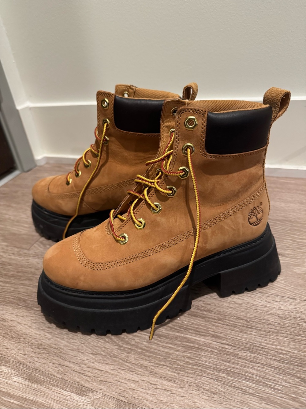 Timberland Stone Street 6-Inch Platform Waterproof Boots in Wheat Nubuck sz 6.5